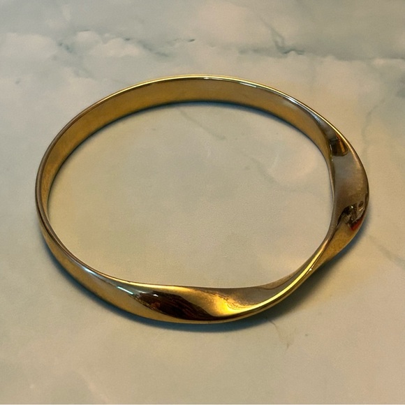 Bold Gold Tone Twist Bangle Bracelet - Picture 1 of 3